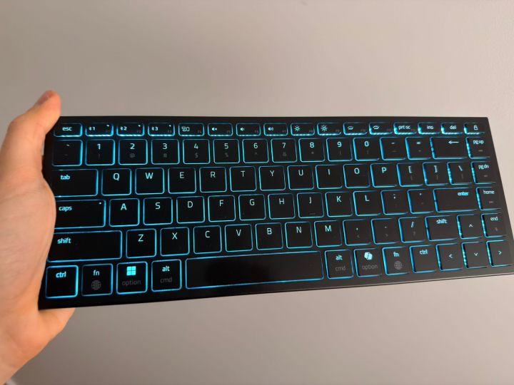 El teclado Razer Joro, diseño muy cómodo y muy ligero.