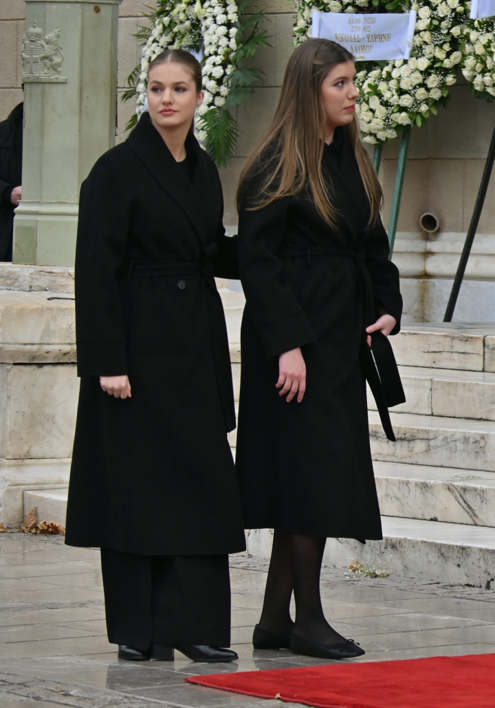 La princesa Leonor y la infanta Sofía, cogidas del brazo en el funeral de Irene de Grecia en Atenas

BACKGRID UK 19 JANUARY 2026 

UK: +44 208 344 2007 / uksales@backgrid.com

USA: +1 310 798 9111 / usasales@backgrid.com

*Pictures Containing Children Please Pixelate Face Prior To Publication* *** Local Caption *** .