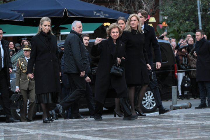 La reina Sofía, la infanta Elena, la infanta Cristina, Miguel Urdangarin e Irene Urdangarin en el funeral de Irene de Grecia


Athens, January 19, 2026 — As the Metropolitan Cathedral of Athens holds the funeral service for Princess Irene of Greece and Denmark, members of European royalty gather to honour her life before her burial at the Royal Cemetery at Tatoi. Princess Irene, sister of former King Constantine II of Greece and Queen Sofia of Spain, died on January 15, 2026, and her funeral today reflects a solemn tribute by Greek and Spanish royal families.//VAFEIADAKIS_Sipa.05392/Credit:VAFEIADAKIS ARISTIDIS/SIPA/2601191130 *** Local Caption *** .
