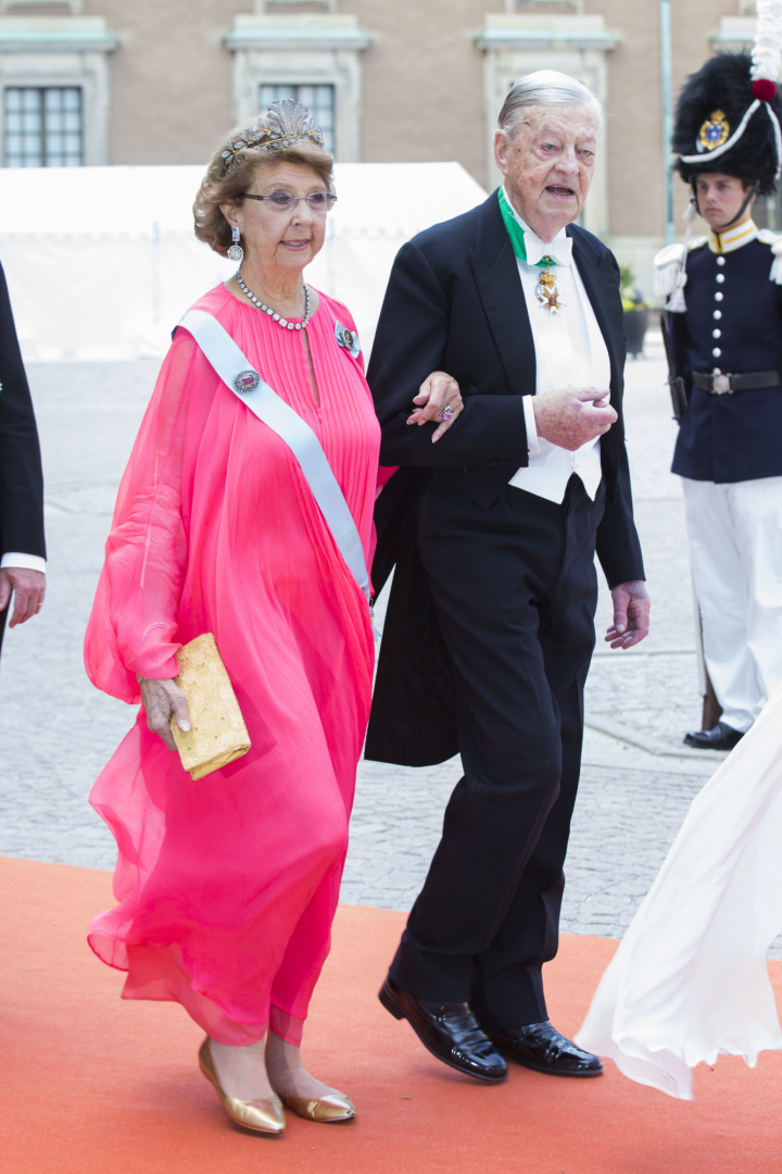 Désirée de Suecia y Niclas Silfverschiald en la boda de Carlos Felipe y Sofia de Suecia en 2015