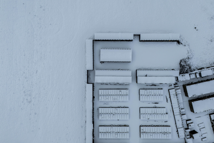 alt="alt="Vista de un cementerio cubierto de nieve en Maceda (Ourense), este sábado.""