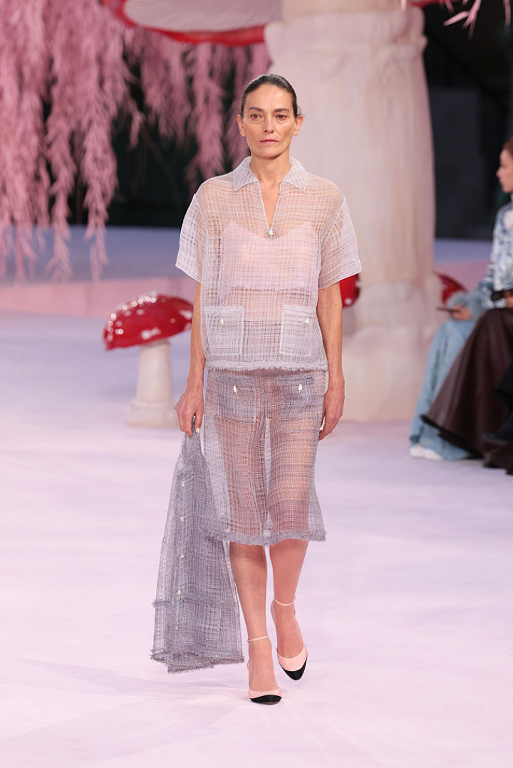 Laura Ponte, sobre la pasarela de Chanel en París