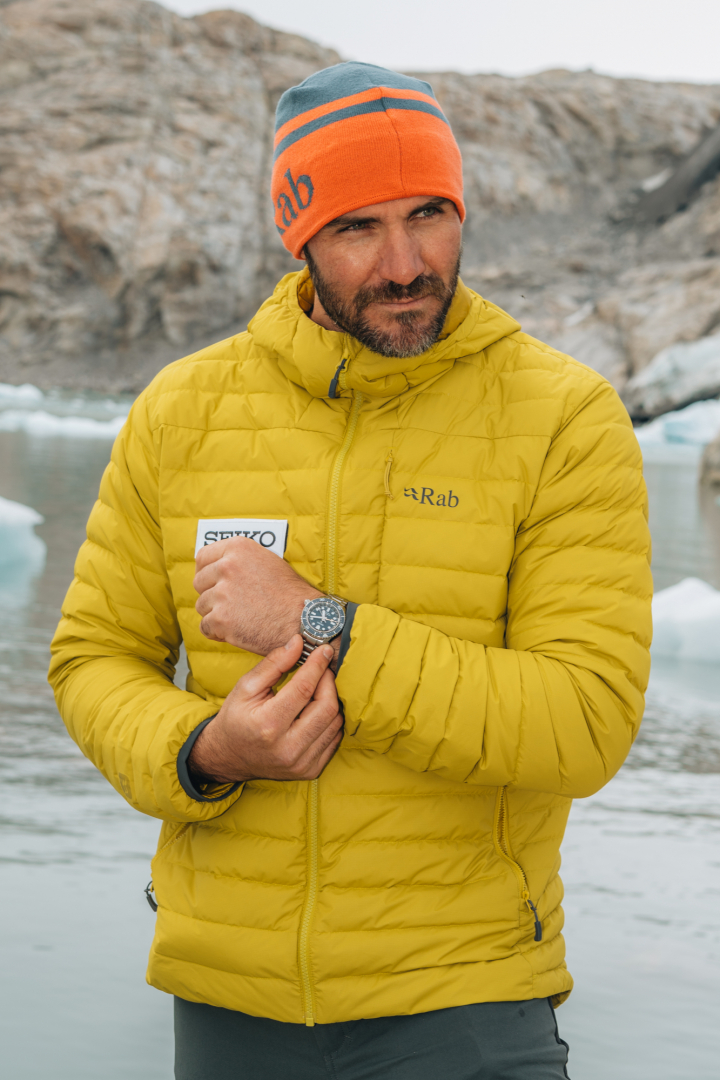 Saúl Craviotto posa con su reloj Seiko Prospex, del que es embajador, durante la expedición por Groenlandia