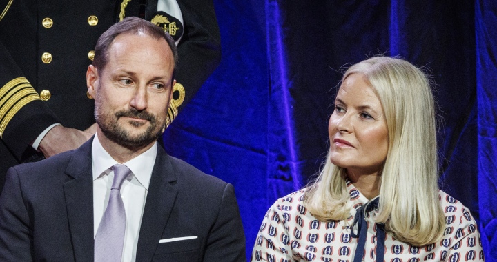 Haakon y Mette-Marit de Noruega en el Save the Children Peace Prize
