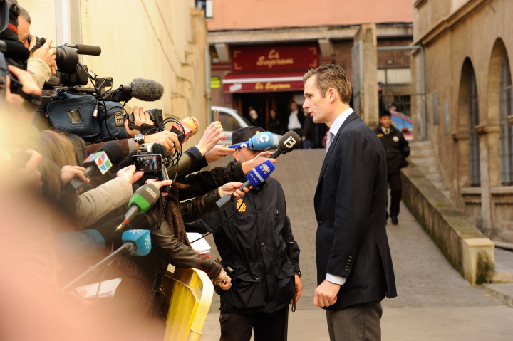 Iñaki Urdangarin hablando ante la prensa antes de su primera declaración como imputado en el Caso Nóos en Palma el 25 de febrero de 2012