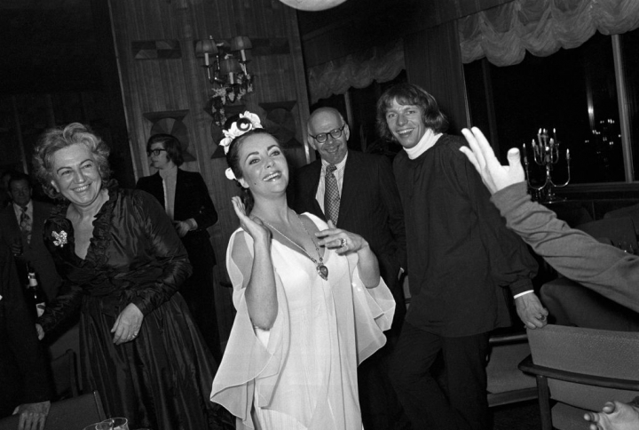 Elizabeth Taylor, en su cumpleaños luciendo el diamante Taj Mahal