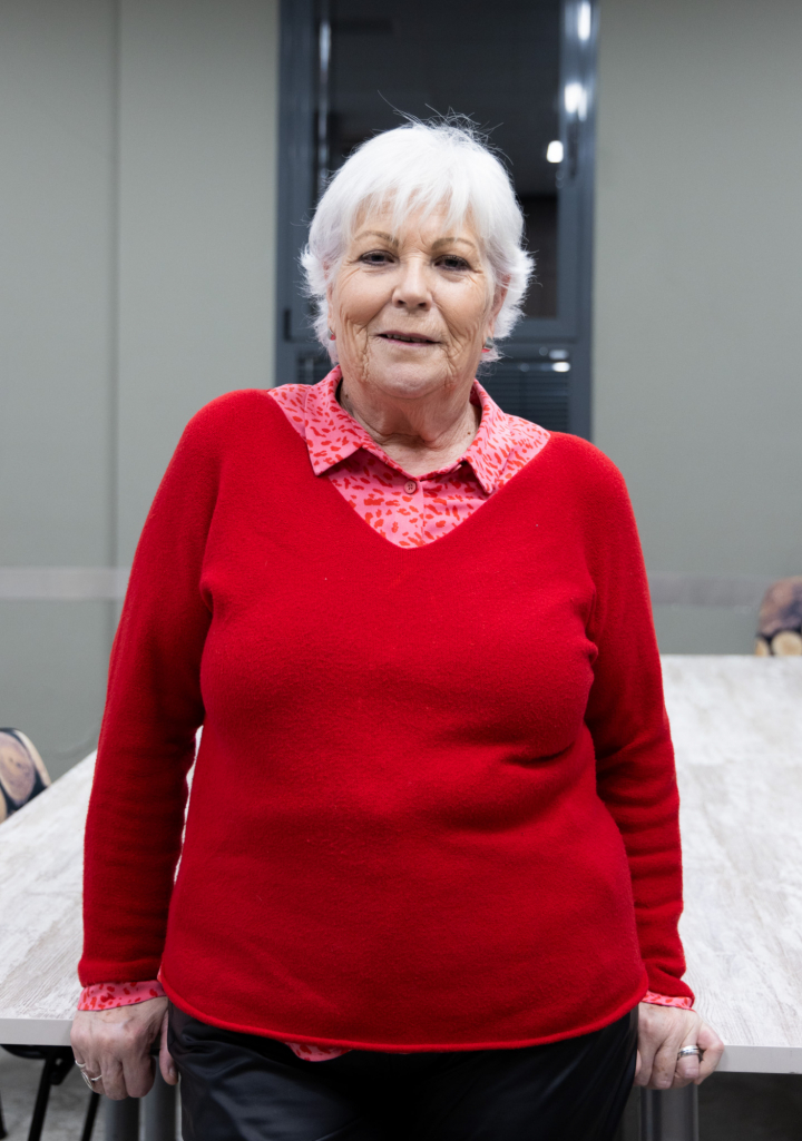 Emilia Lozano, jubilada que acoge a menores migrantes en Madrid.