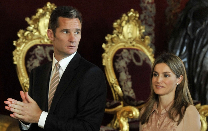 Iñaki Urdangarin y Letizia en la recepción por el 12 de octubre en el Palacio Real en 2010