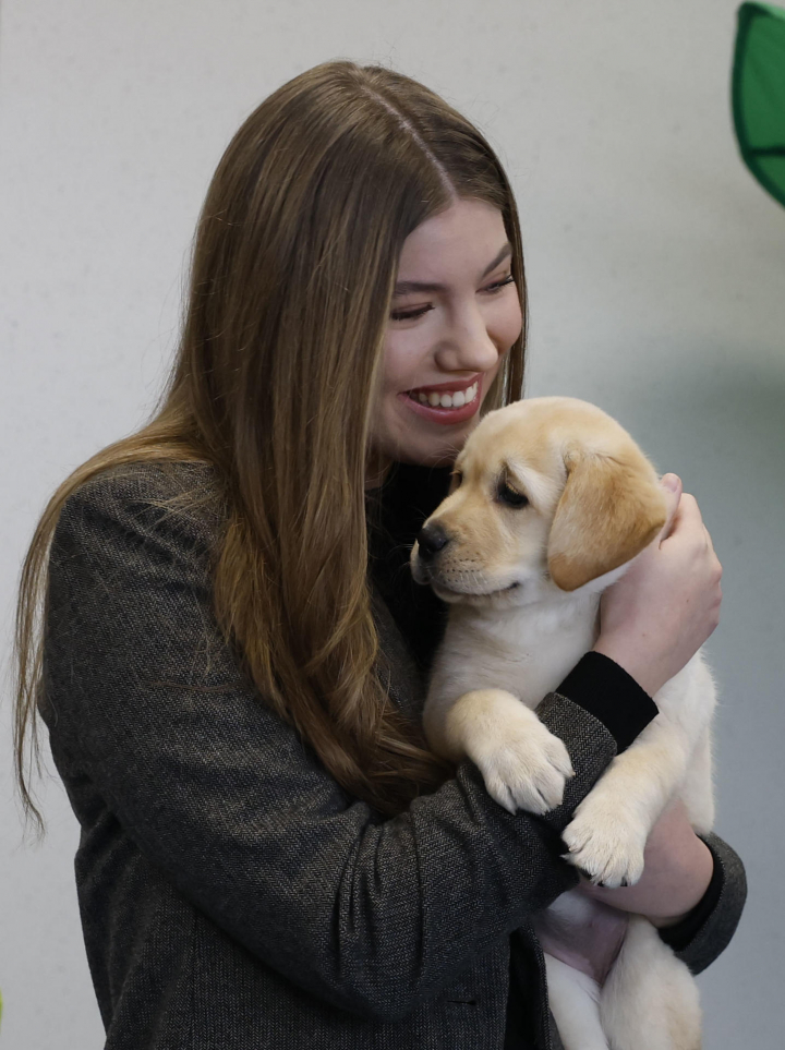 La infanta Sofía, con un cachorro