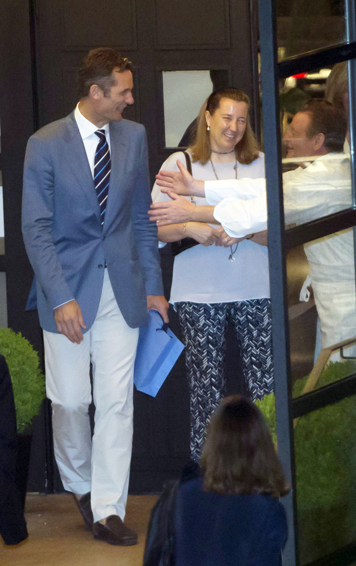 Iñaki Urdangarin y Cristina de Borbón-Dos Sicilias a su salida de un restaurante de Ginebra en el que la infanta Cristina celebró su 50 cumpleaños