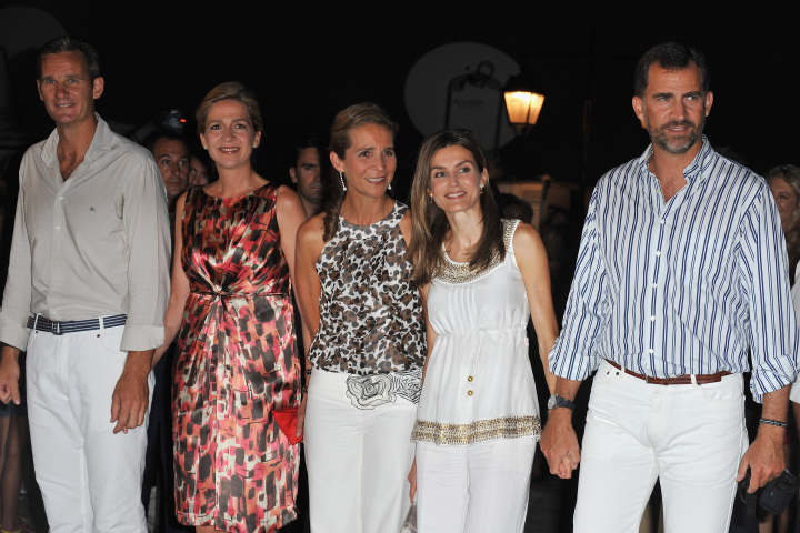 La Infanta Cristina e Iñaki Urdangarin, la infanta Elena y Felipe y Letizia en la cena previa a la boda de Nicolás de Grecia y Tatiana Blatnik en agosto de 2010 en Grecia