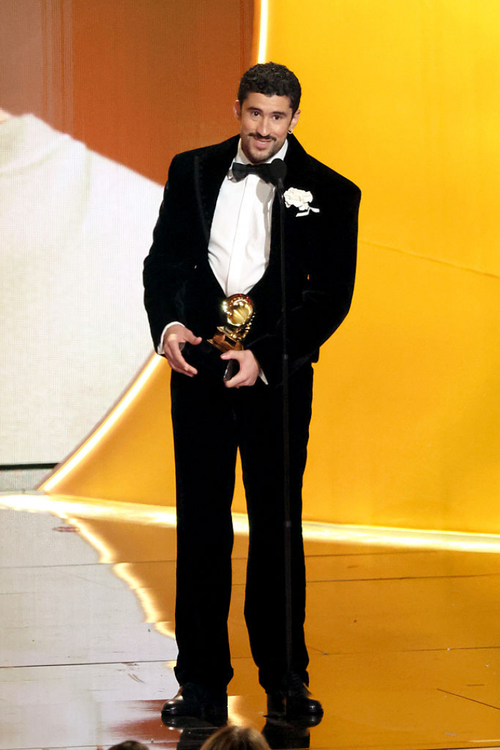 alt="alt="Bad Bunny""