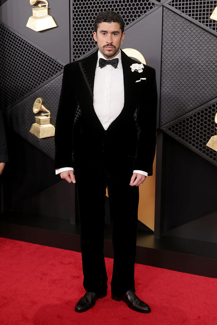 Bad Bunny, con esmoquin de Schiaparelli en los Grammy