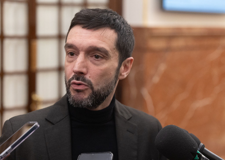SPAIN - JANUARY 27: The Minister for Consumer Affairs and Agenda 2030, Pablo Bustinduy, during an extraordinary plenary session in the Congress of Deputies, on 27 January, 2026 in Madrid, Spain. The plenary session of Congress votes on the validation or repeal of the decree laws that include, on the one hand, the extension of public transport subsidies, and on the other, the 'social shield' measures and the revaluation of pensions for 2026. The Government faces this meeting without assured support, as both the PP and Junts have not taken their votes in favour for granted and, together with VOX, have an absolute majority. (Photo By Eduardo Parra/Europa Press via Getty Images)