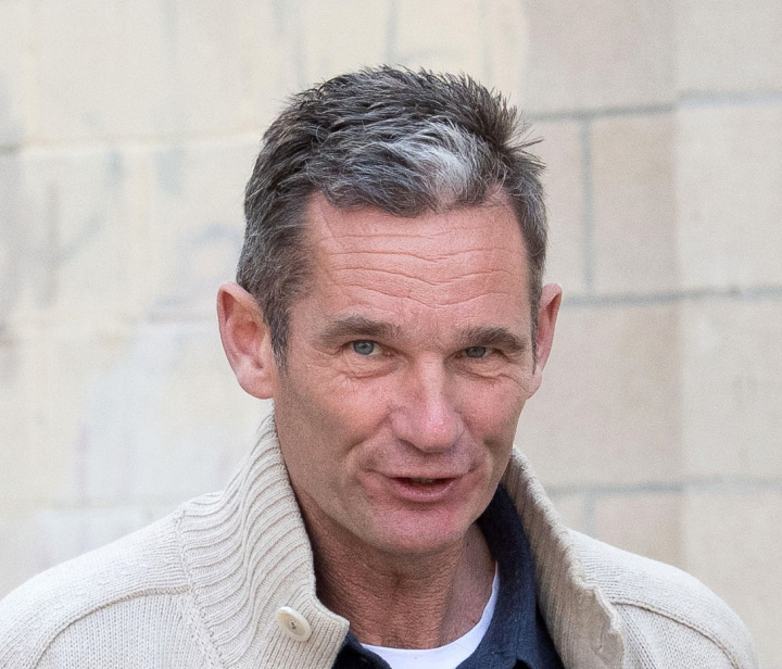 Iñaki Urdangarin dando un paseo en Zarauz