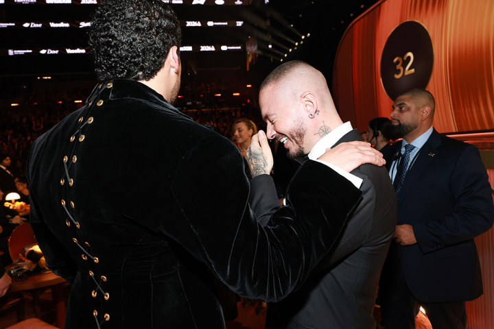 La parte posterior de la chaqueta de Bad Bunny