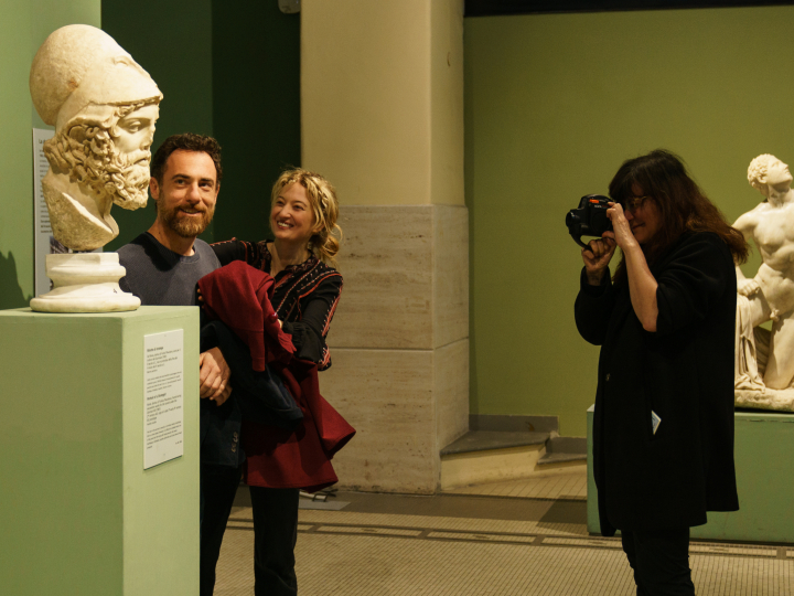 Isabel Coixet, durante el rodaje con Alba Rohrwacher y Elio Germano