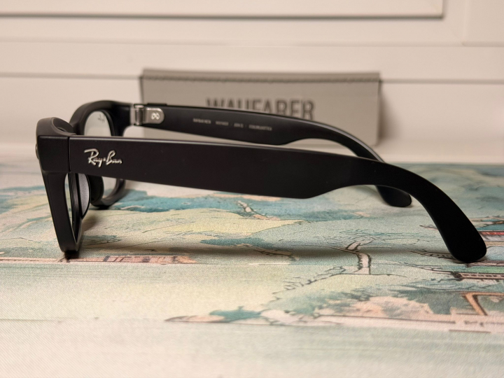 Patilla izquierda de las gafas Ray-Ban Meta 2.