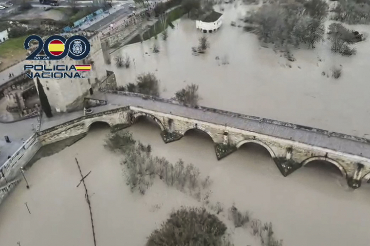 alt="alt="Vista aérea del puente romano de Córdoba""
