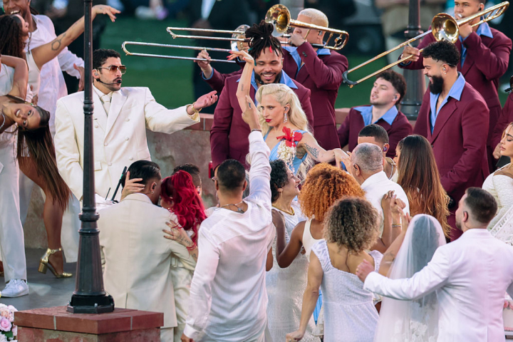 Lady Gaga en su actuación en la Super Bowl de Bad Bunny.