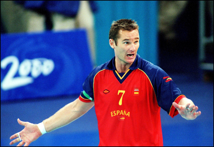 Iñaki Urdangarin en un partido con la selección española de balonmano en los Juegos Olímpicos de Sydney 2000