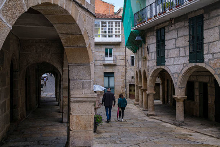 alt="alt="RIBADAVIA, SPAIN - SEPTEMBER 10:  A man and a woman walking in the historic center, seen  on September 10, 2023, Ribadavia, Ribeiro region,Galicia, Spain. (Photo by Xurxo Lobato / Getty Images)""
