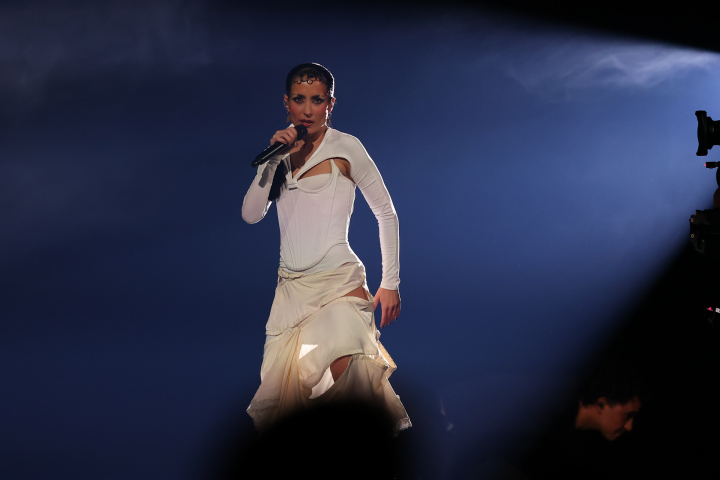 Rosalinda Galán en un momento de su actuación en el Benidorm Fest.