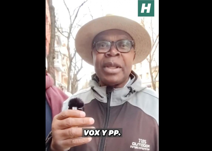 Un hombre asiste al acto de Gabriel Rufián y deja una frase sobre la inmigración para enmarcar.