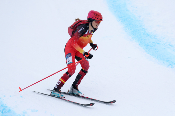 Ana Alonso durante la competición de esquí de montaña en los Juegos de Milán Cortina