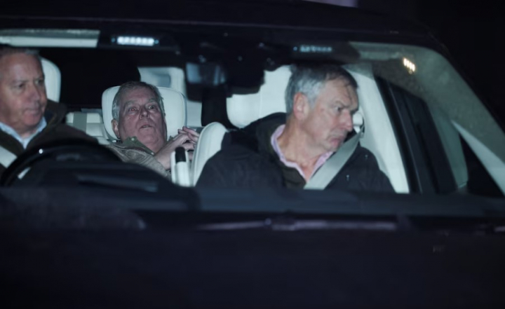 El expríncipe Andrés, tras salir de comisaría