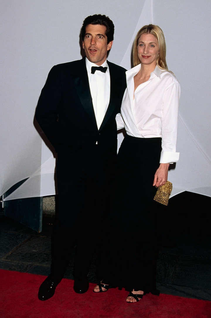 Carolyn Bessette-Kennedy, junto a John F. Kennedy Jr.