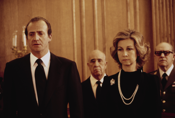 Los reyes Juan Carlos y Sofía en la jura como presidente del Gobierno de España de Leopoldo Calvo-Sotelo en La Zarzuela el 26 de febrero de 1981