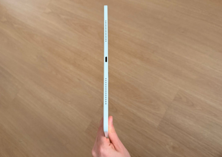 Así de fina es la Honor Magic Pad 4.