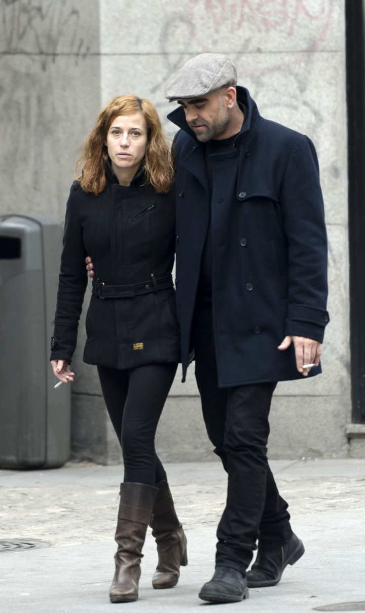 Luis Tosar y Marta Etura paseando juntos en Madrid