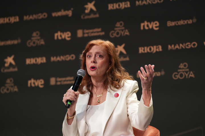 Susan Sarandon hablando en Barcelona en un encuentro previo a los Goya 2026 en Barcelona