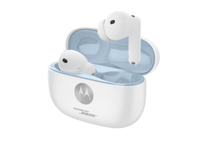 Los Moto Buds 2+, en color blanco y azul.