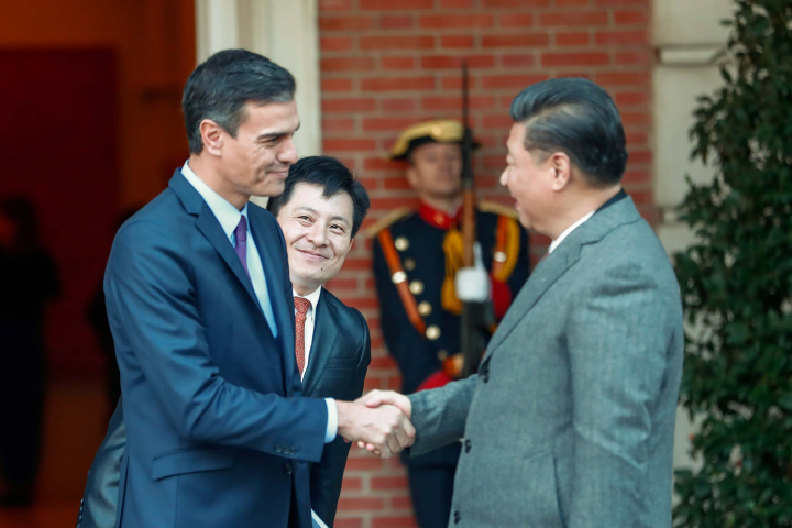 El presidente del Gobierno, Pedro Sánchez, junto al presidente chino, Xi Jinping.