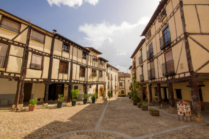 alt="alt="Covarrubias is a little village of Burgos, Spain, famous for its houses mortar and timber from the Medieval Ages.""