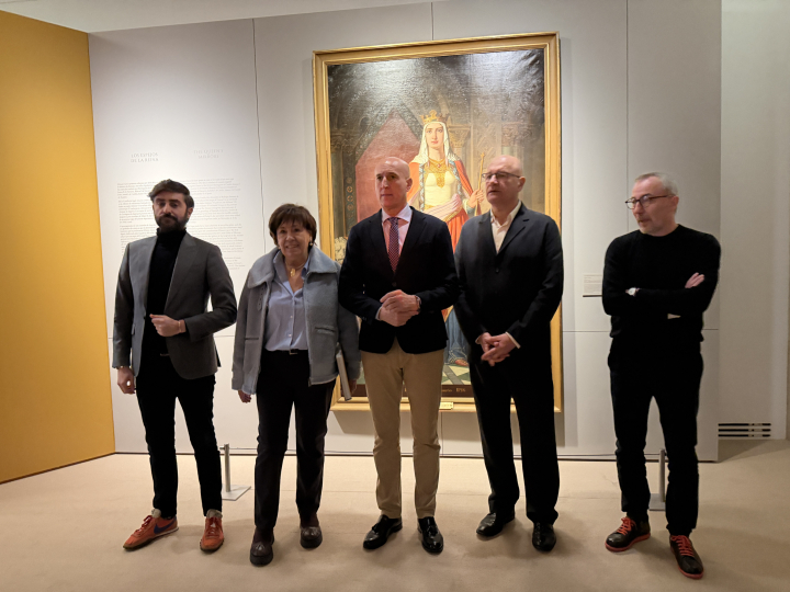 El alcalde de León, los comisarios de la exposición y otras autoridades en 'Reina Ella', muestra sobre Urraca I de León por el 900º aniversario de su fallecimient