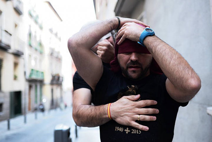 alt="alt="Costaleros of the Brotherhood of the Silence. Eve of Good Friday parade ahead of Easter Holiday in Madrid on 25th March, 2016. (Photo by Juan Carlos Lucas/NurPhoto) (Photo by NurPhoto/NurPhoto via Getty Images)""