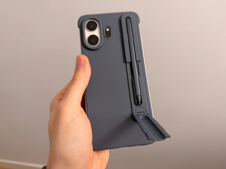 La funda y el T-Pen Stylus integrados en el NXTPAPER 70 Pro.