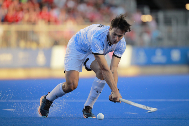 Nicolás Keenan durante un partido de hockey entre Argentina y Chile