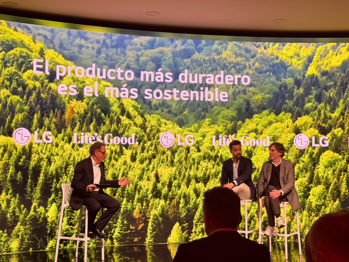 Jordi Hurtado, entrevistando a Carlos Montoya y Miguel Ángel Fernández.