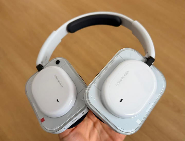 Los Headphone (a), con una cancelación de ruido asombrosa.