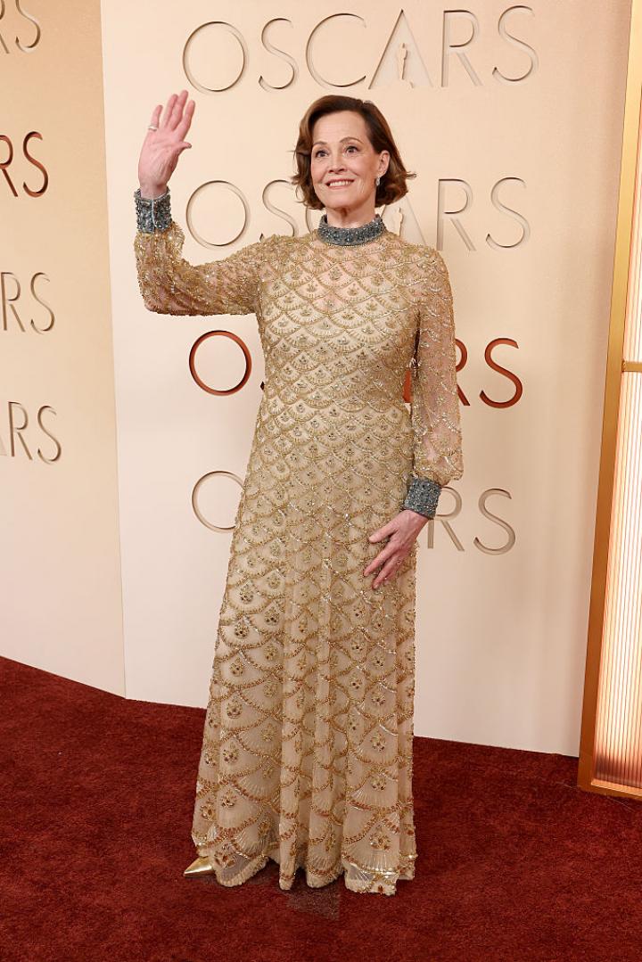 alt="alt="Sigourney Weaver""