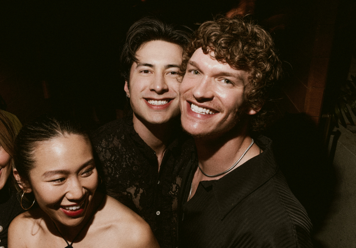 Hudson Williams y Connor Storrie en una fiesta previa a los Oscar 2026 en Los Angeles