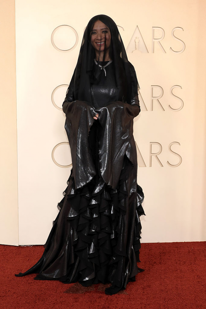 alt="alt="Chloe Zhao""