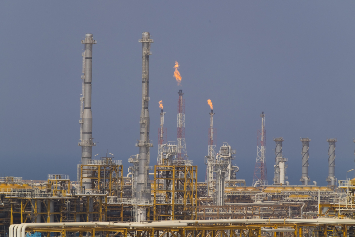 Vista de una parte de la fase 19 del yacimiento de gas South Pars en Assalooyeh, en la costa iraní del Golfo Pérsico, a 1.400 km (870 millas) al sur de Teherán, el 23 de agosto de 2016.