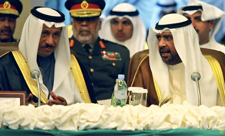 alt="alt="El primer viceprimer ministro, ministro de Defensa e Interior de Kuwait, el jeque Jaber al-Mubarak al-Sabah, y el jefe del aparato de seguridad nacional de Kuwait, el jeque Ahmed al-Fahed al-Ahmed al-Sabah""