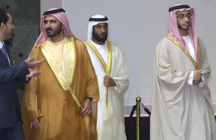 alt="alt="El príncipe heredero de Dubái y ministro de Defensa de los Emiratos Árabes Unidos, el jeque Mohammed bin Rashed al-Maktoum y el ministro de Información Abdullah bin Zayed al-Nahyan""